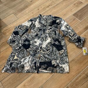 Allison Daley blouse/Jacket! Has gathered waistband in back-so slimming!